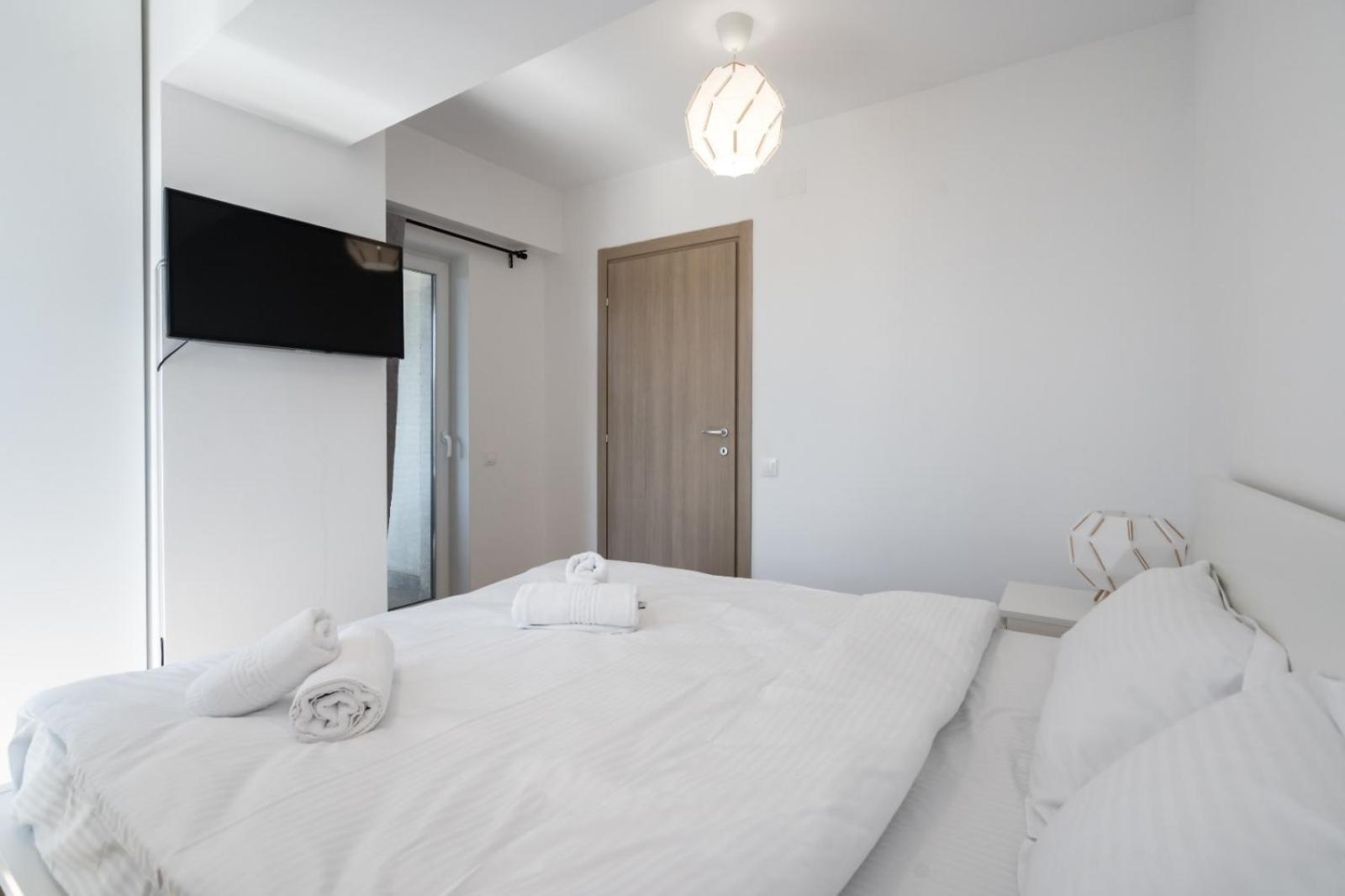 A Home Away - Politehnica Park Bukarest Exterior foto